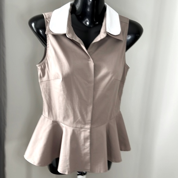 Double collar sleeveless blouse. Size (S) - Picture 1 of 7
